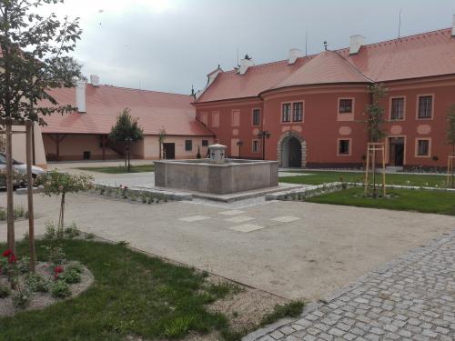 Nádvoří dříteňského zámku